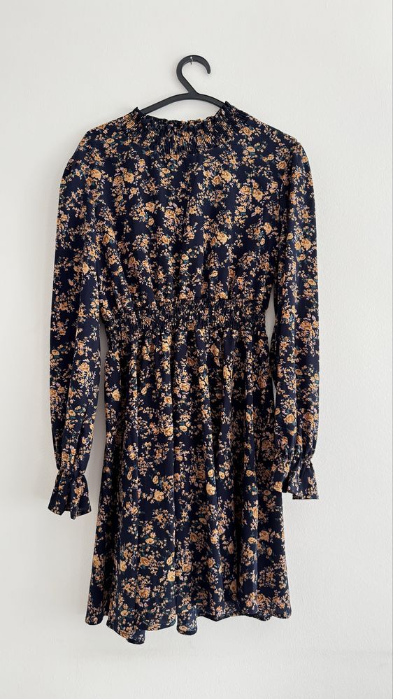 Vestido curto com manga