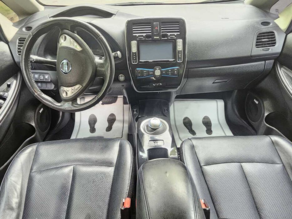 Nissan LEAF S      2015