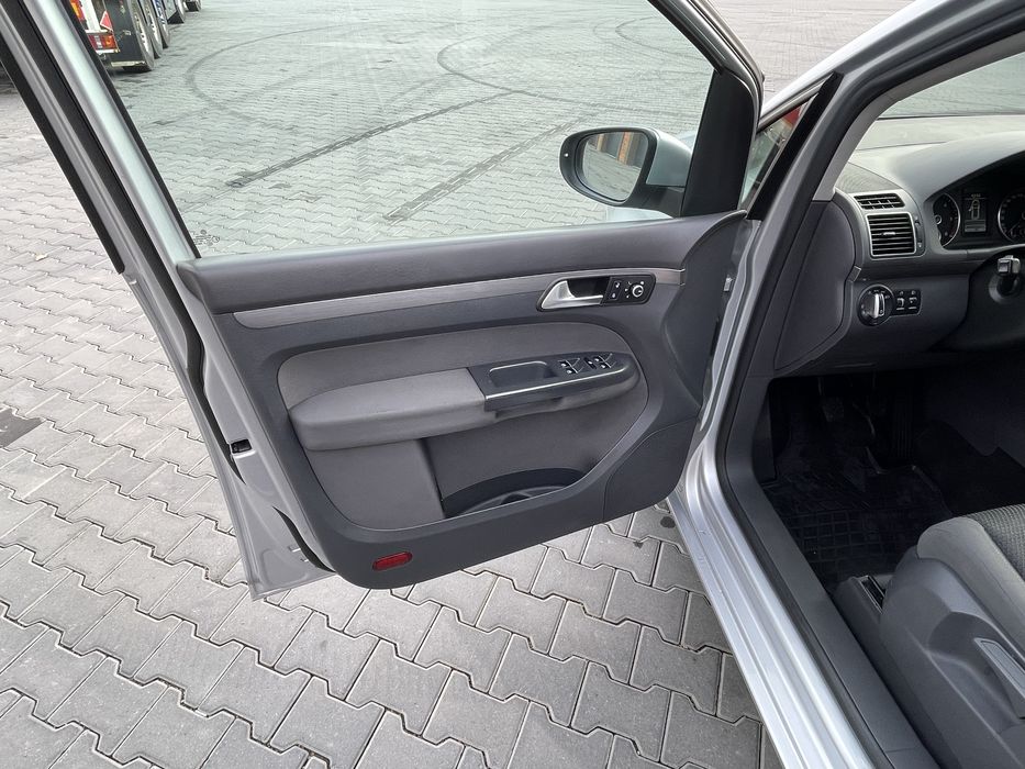 Volkswagen Touran 2.0 tdi 2012 року