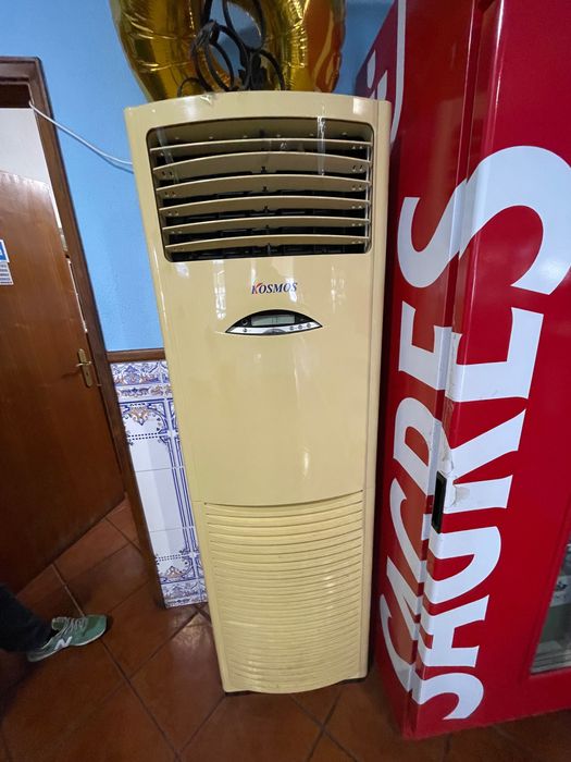 Vendo recheio e equipamento de café snack-bar