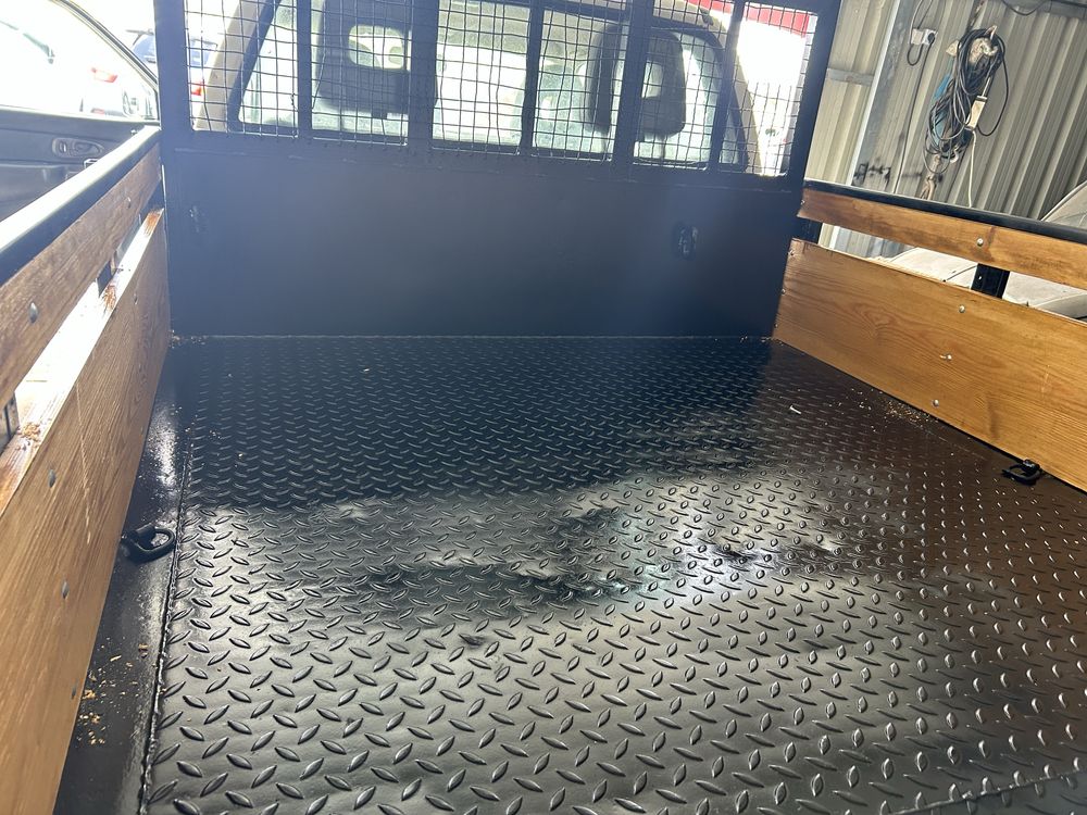 Mitsubishi L200 4x4    4 lugares