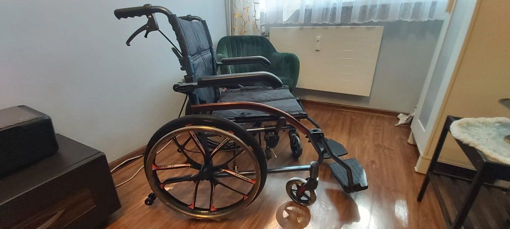Ultralekki wózek inwalidzki aluminiowy
 
Wózki inwalidzkie
 
Wózki inw