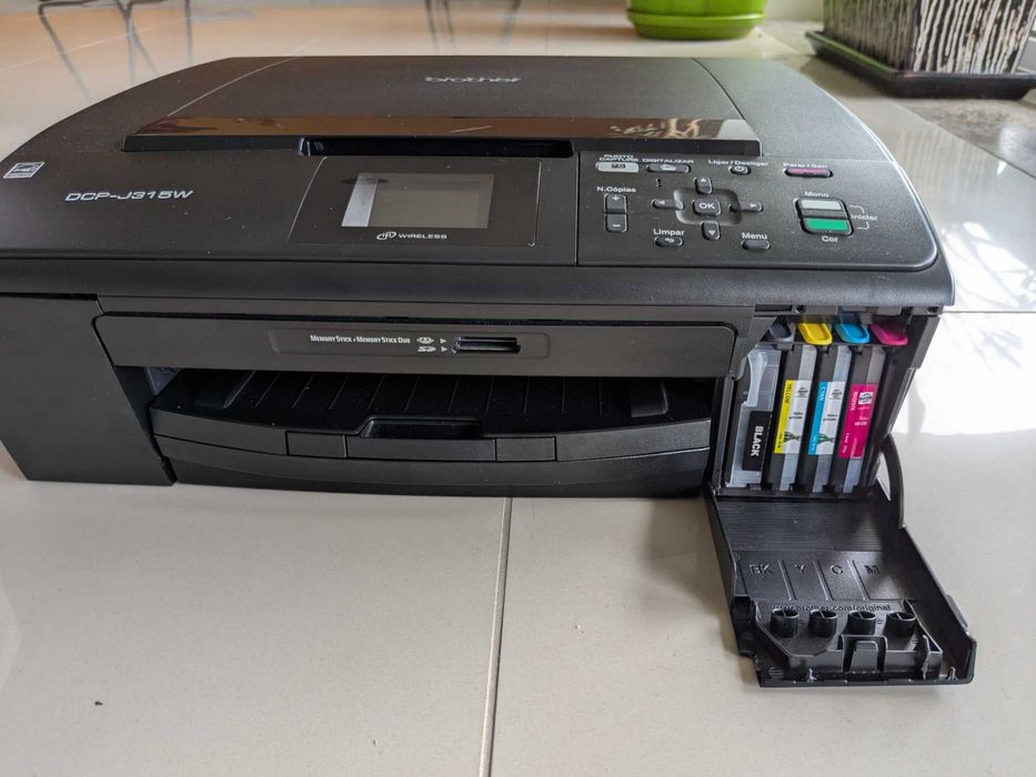Impressora Multifunções jacto de tinta Brother DCP-J315W