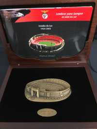 Estádio Sport Lisboa e Benfica réplica oficial em bronze