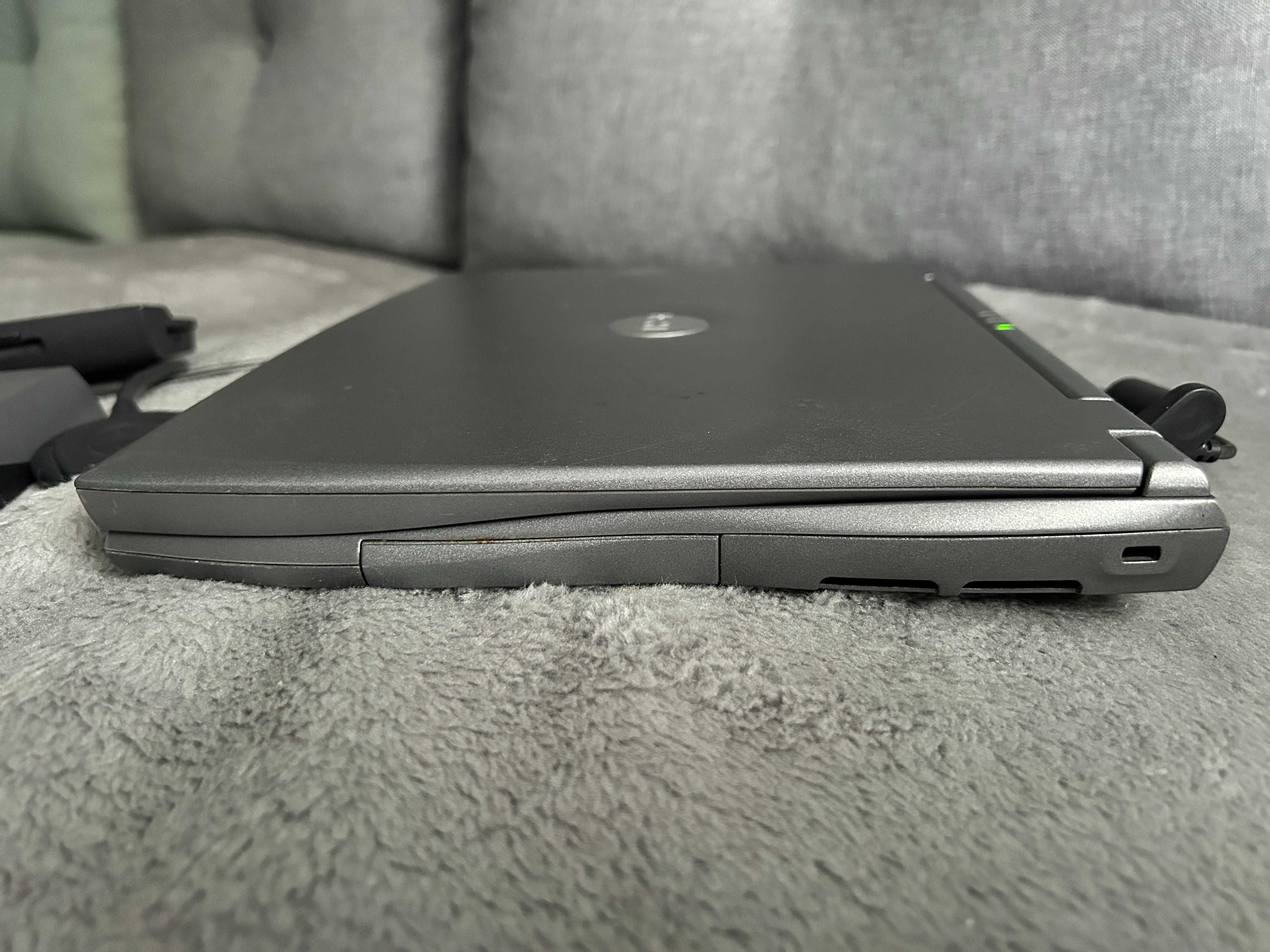 Dell Latitude C400 duży zestaw wraz z zasilaczem