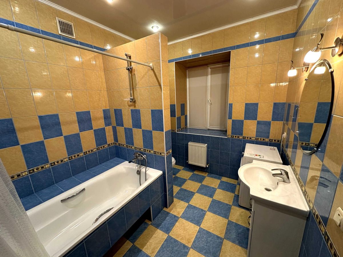 Продам добротний будинок 320 м2 на Соколівці.