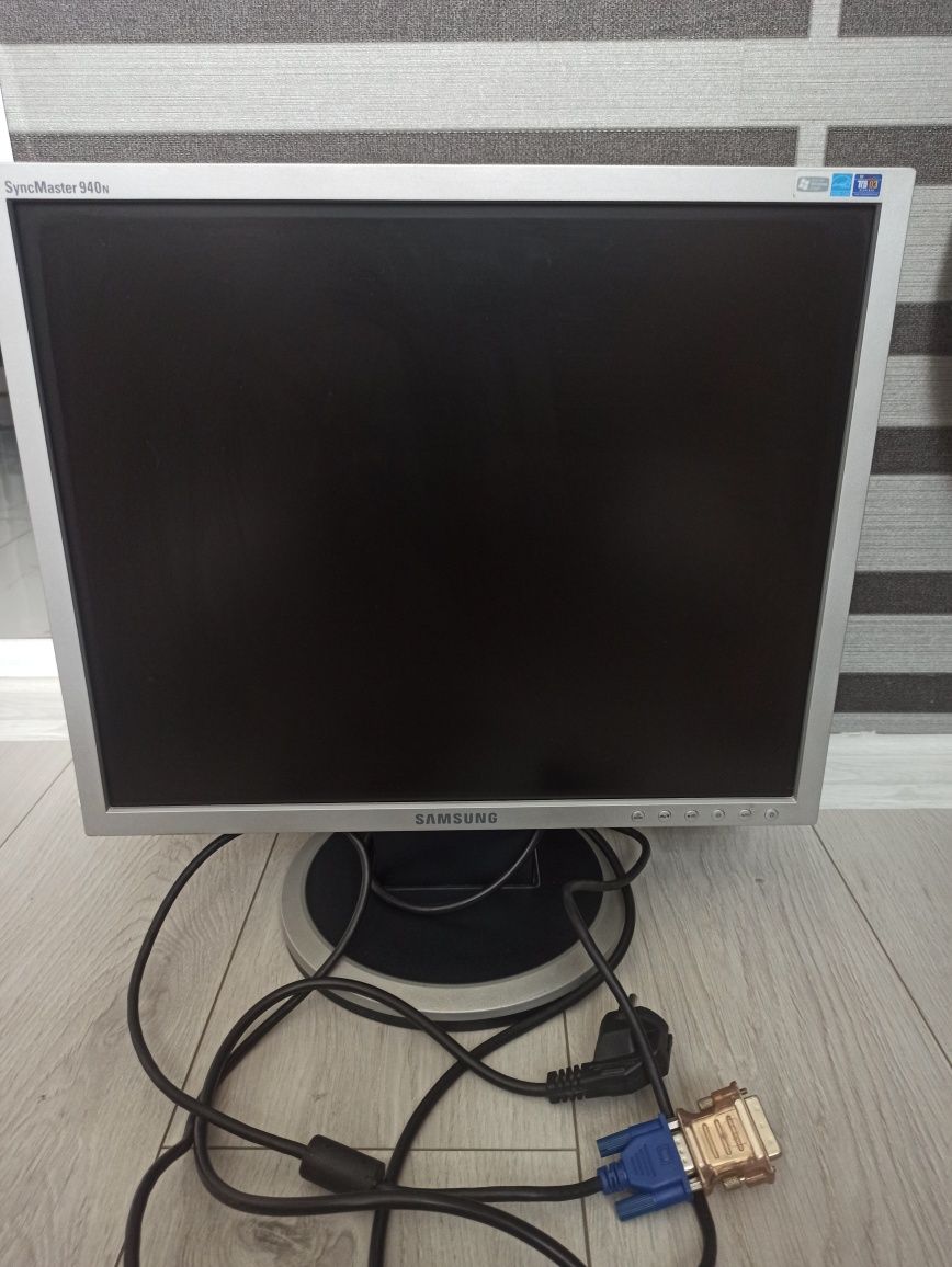 Монітор 19" Samsung 940N LS19HALKSB Сріблястий
Характеристики
Відгуки