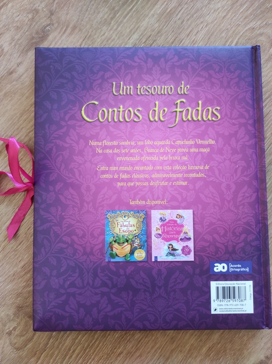 Livro "Um tesouro de Contos de Fadas"