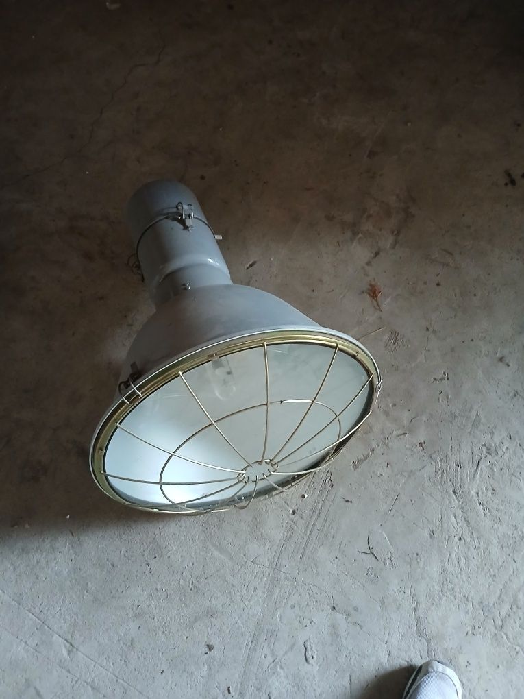 Sprzedam zawadzajaca lampe