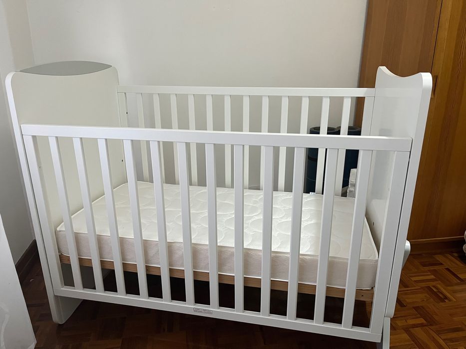 Berço bebé com colchão