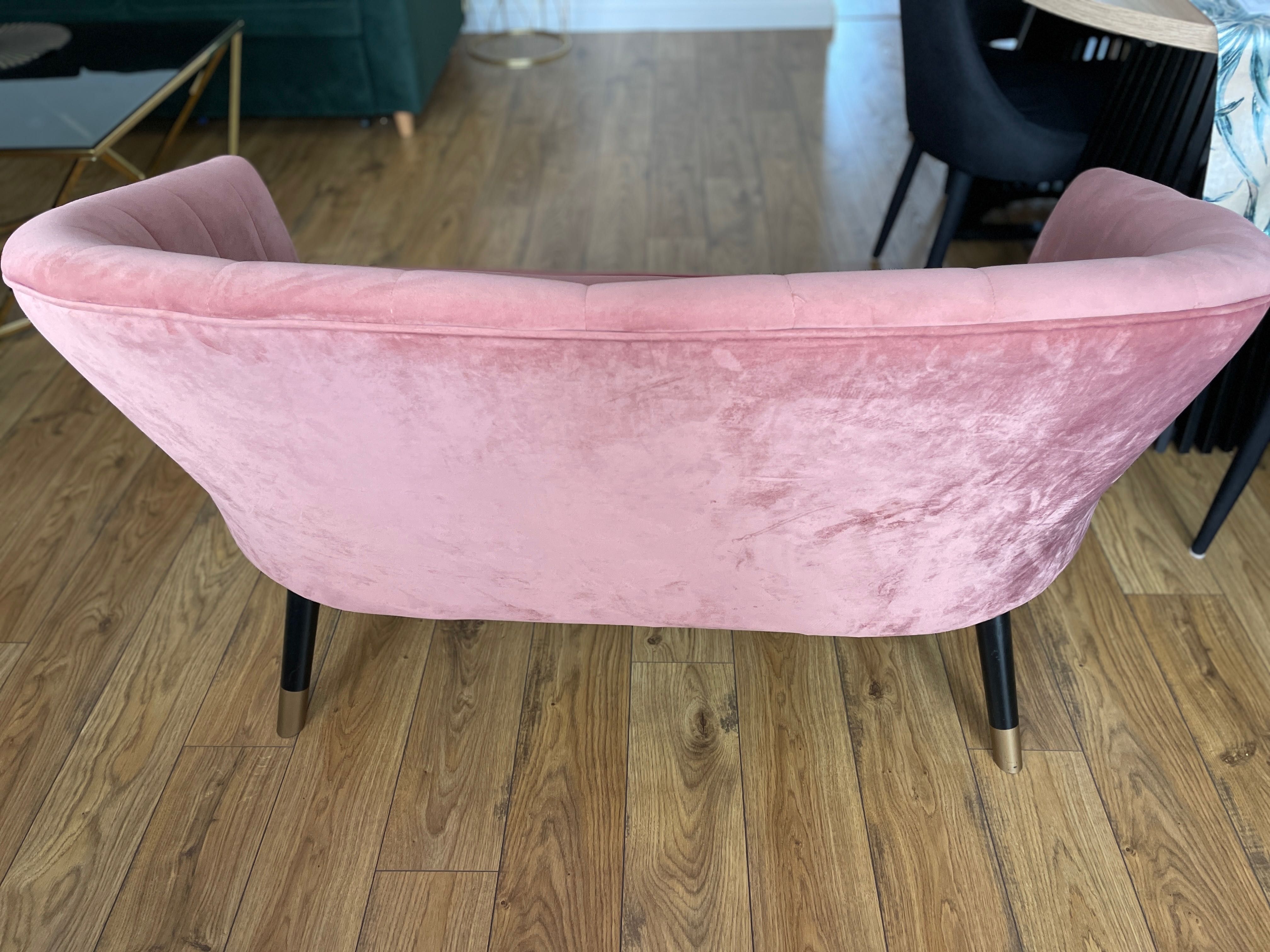 Sofa dwuosobowa różowa