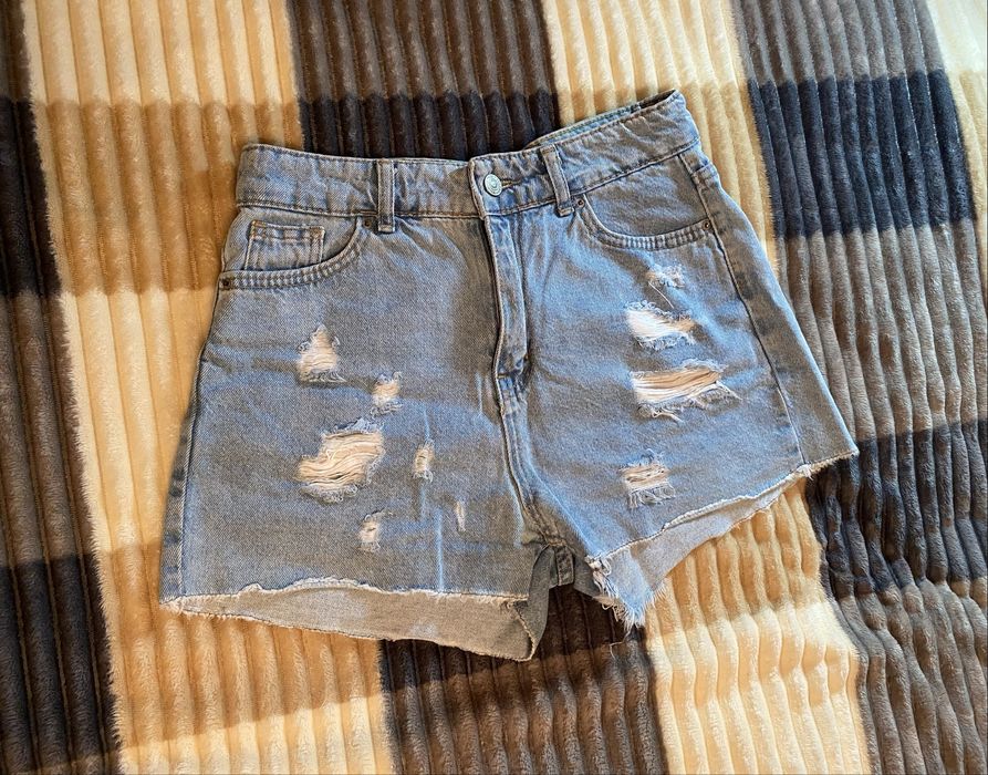 Джинсові шорти, джинсові штани Sinsay та спортивні штани