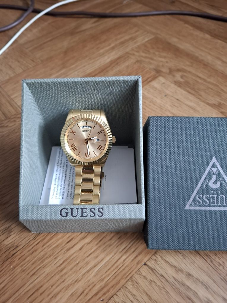 Часы GUESS позолоченные