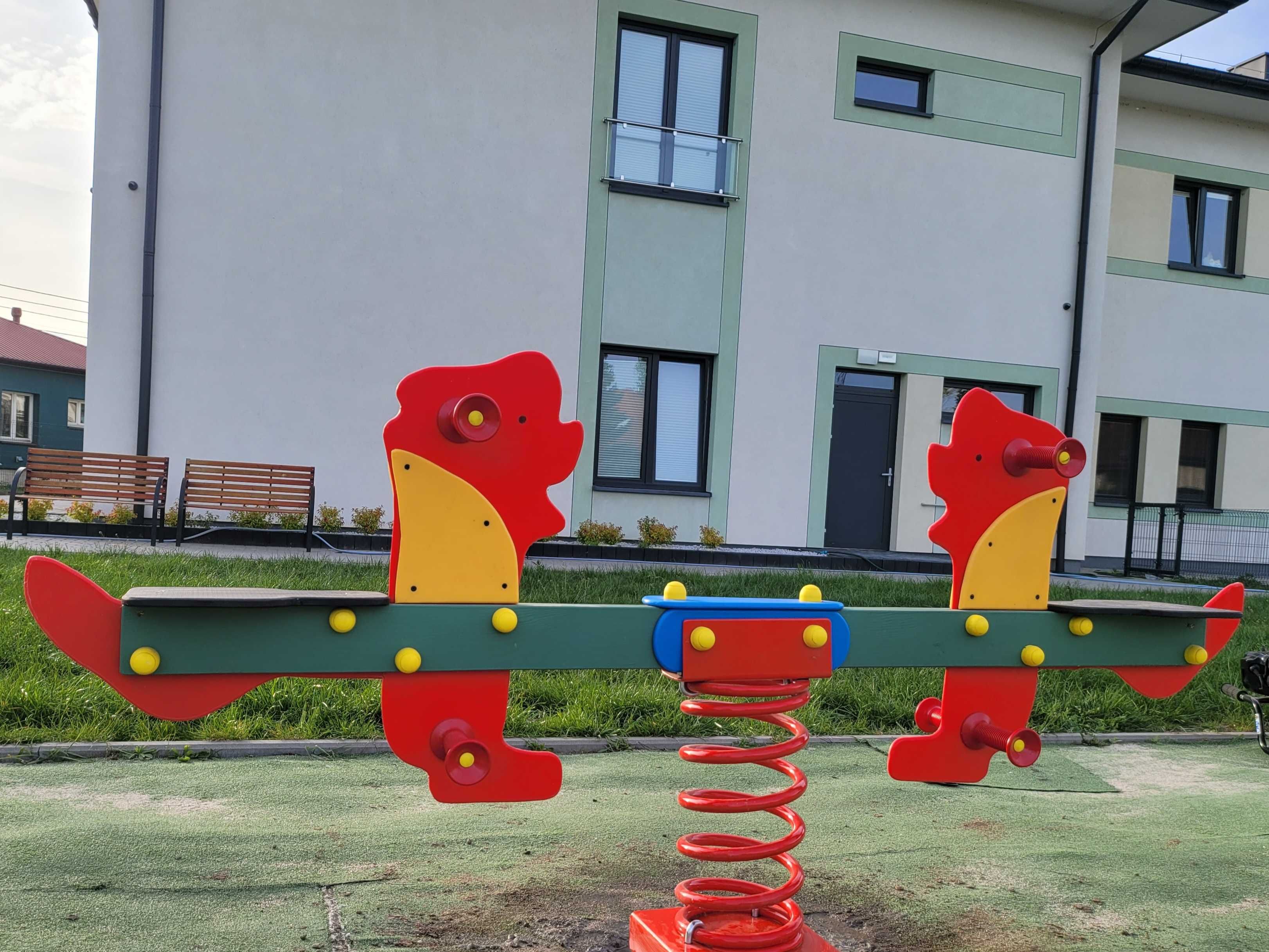 Plac zabaw Bujak na sprężynie typu ważka