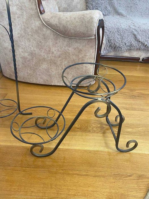 Напольные подставки для цветов 2шт.