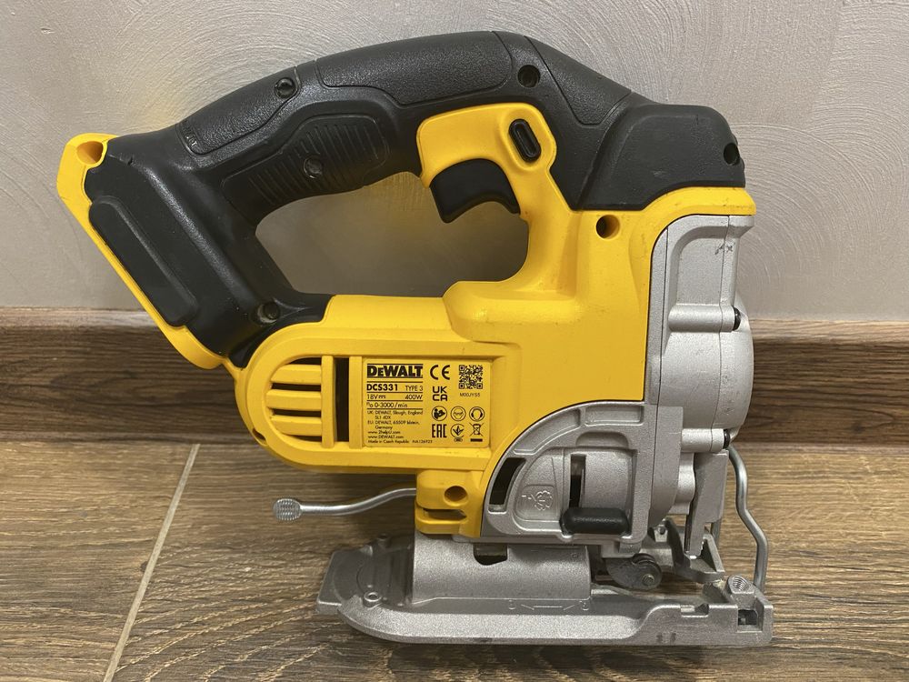 Лобзик DeWalt DCS331