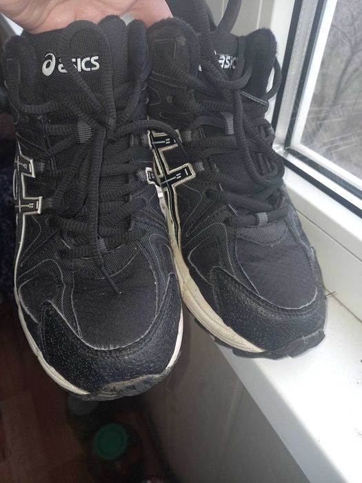 Кросівки Asics зимові в гарному стані