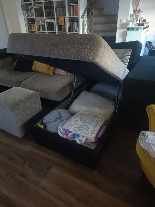 Sofá com chaise com arrumação