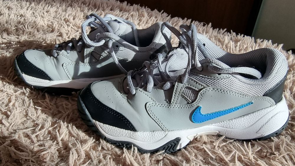 Шкіряні кросівки Nike. Стан ідеальний р-р 34. Устілка 21,5