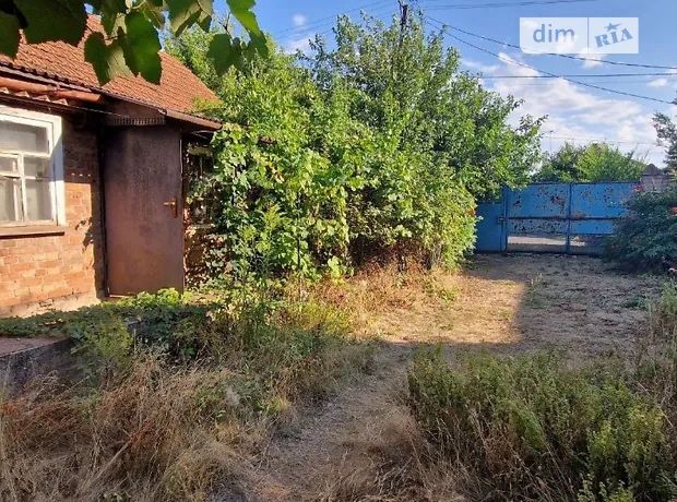 Продається частина будинку з ділянкою у центрі Кривого Рогу.