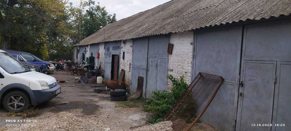 Одноповерхова будівля S= 976.5 м2 0.5 га, Драбів, вул. Володимирська 6