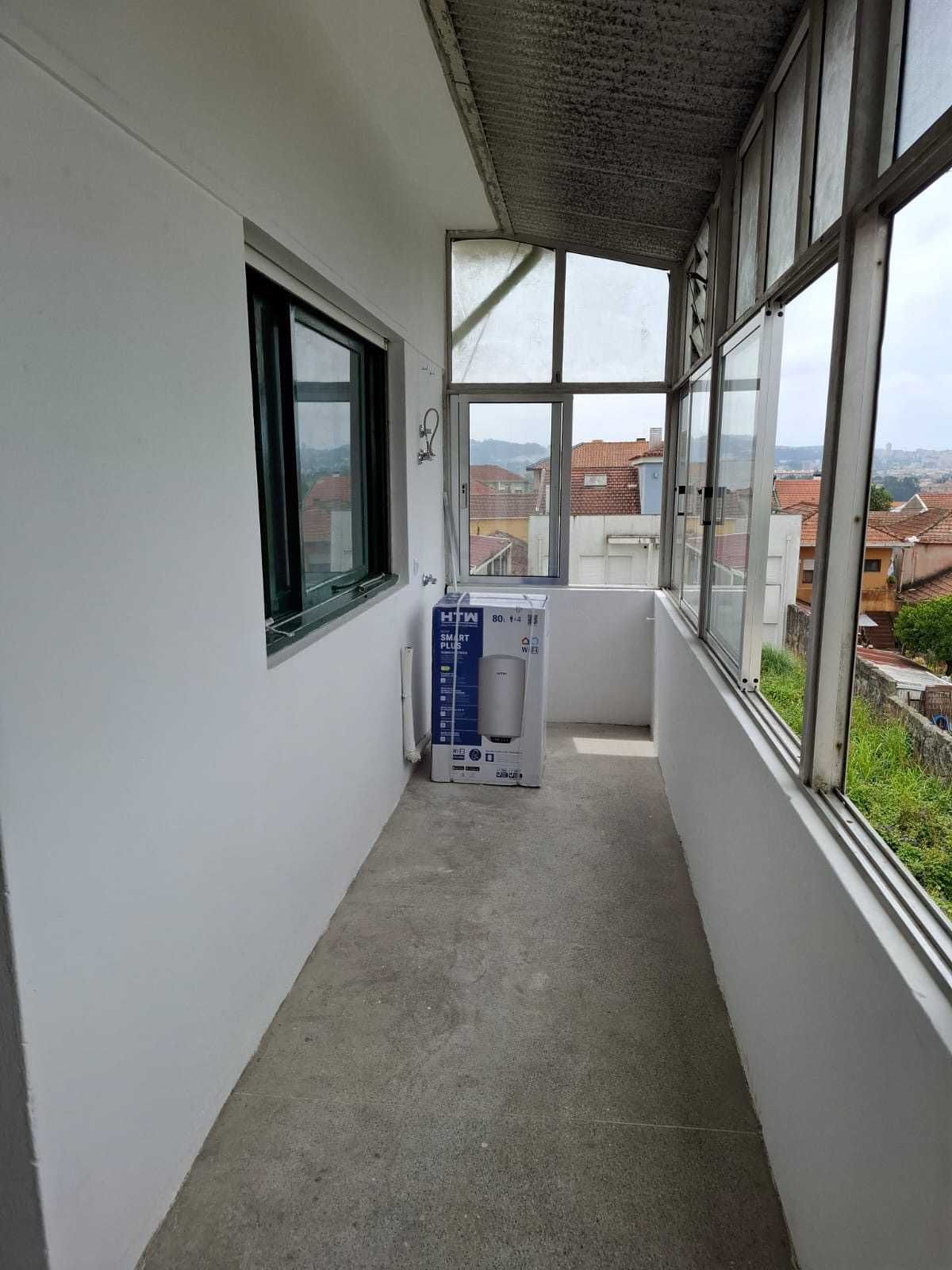 Arrenda-se T2 renovado em Valbom com garagem fechada