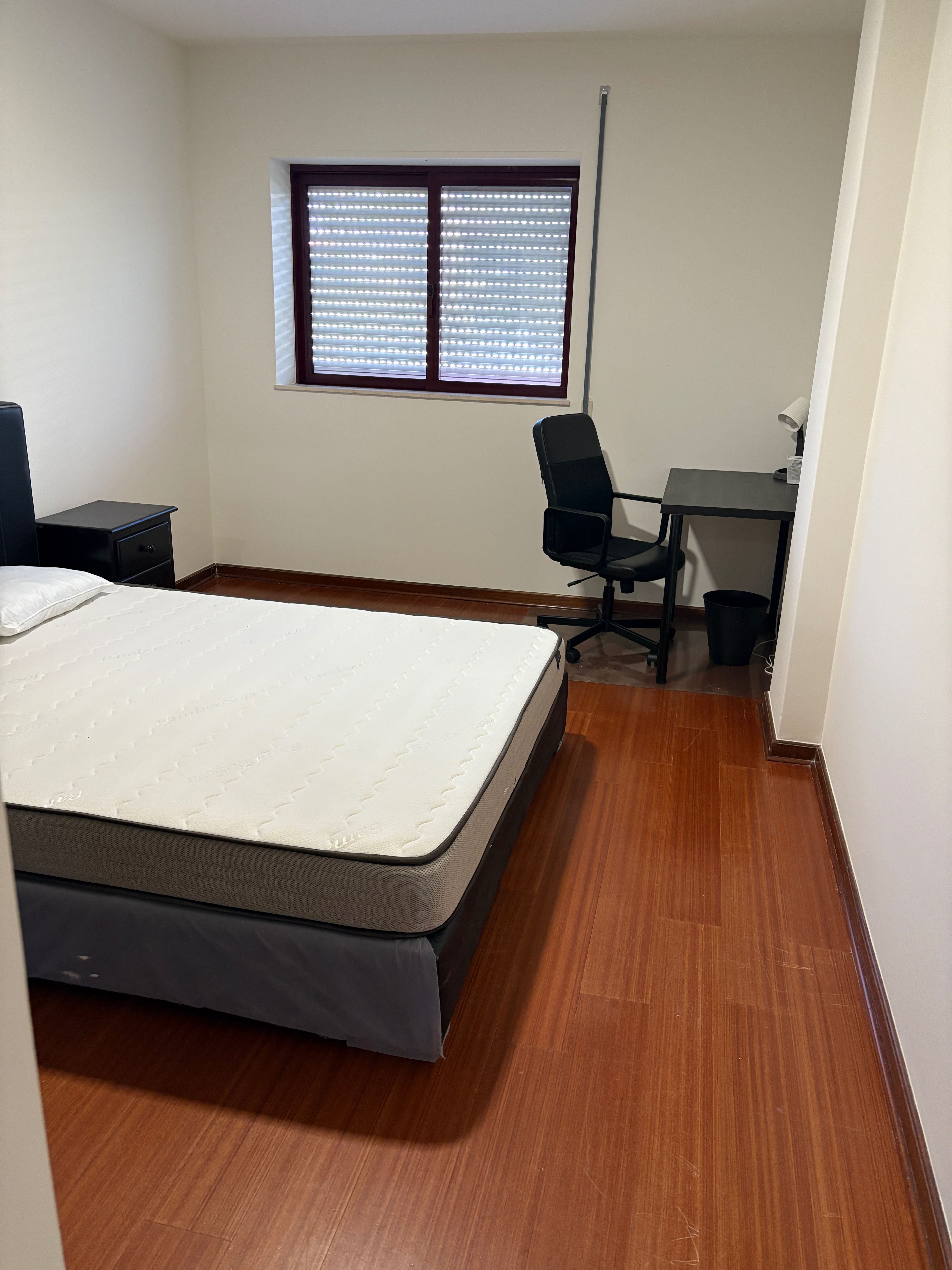 Quarto c/ cama de casal perto da Universidade do Minho (UM)