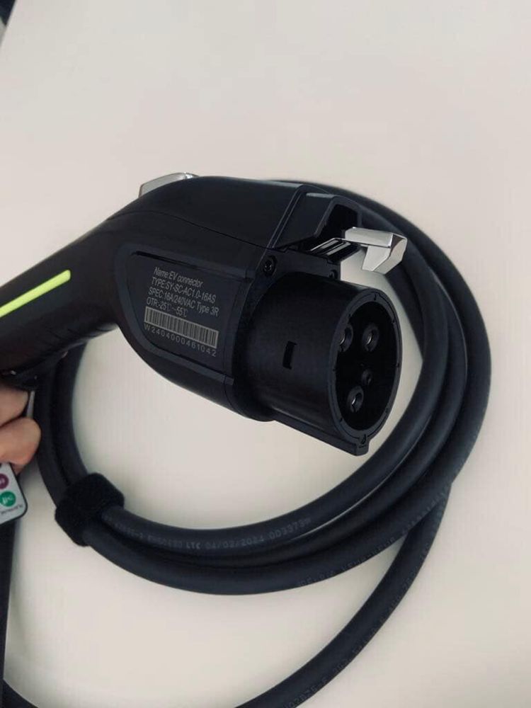 Przenośna ładowarka do pojazdów elektrycznych 230V 16A typ1 nowa hit