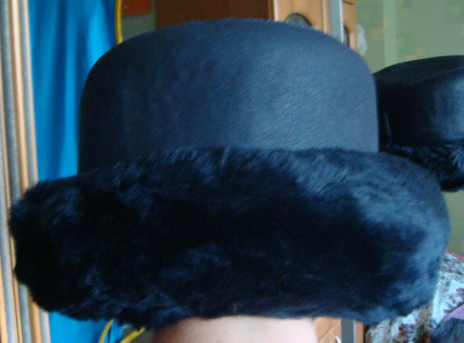 Зимняя женская шапка