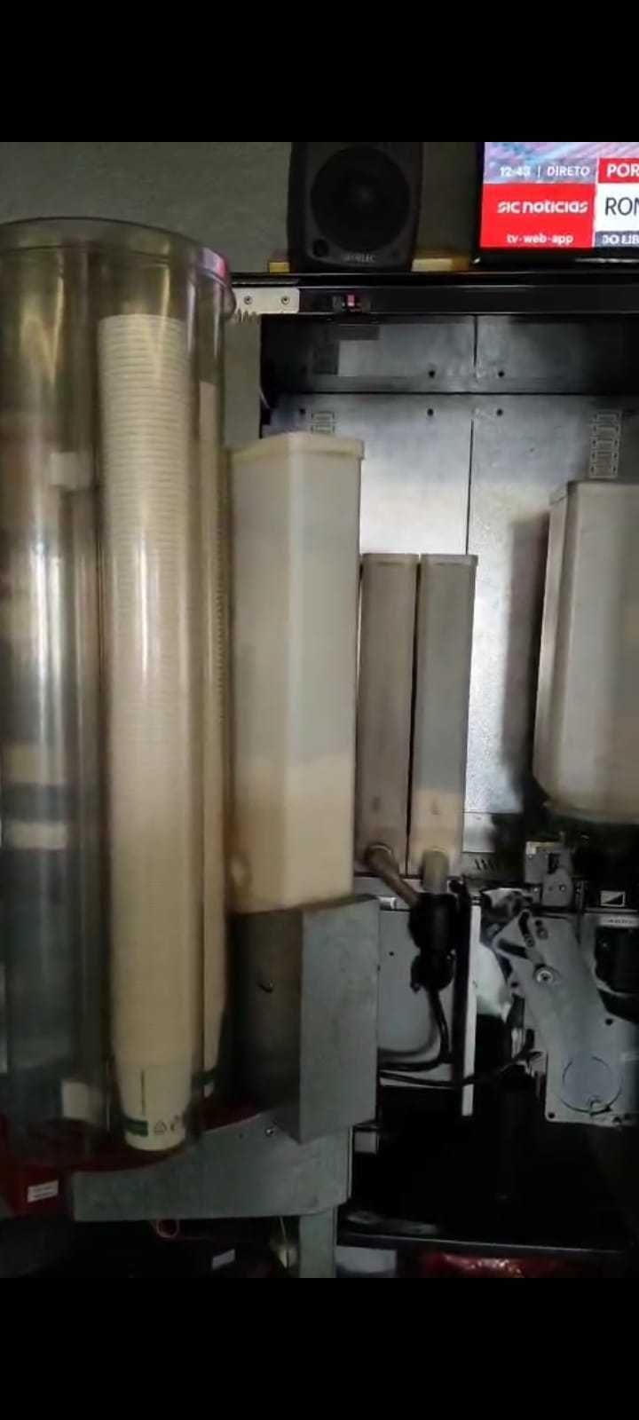máquina vending combinada café e snaks ,  Fas Fashion. ler o anúncio.