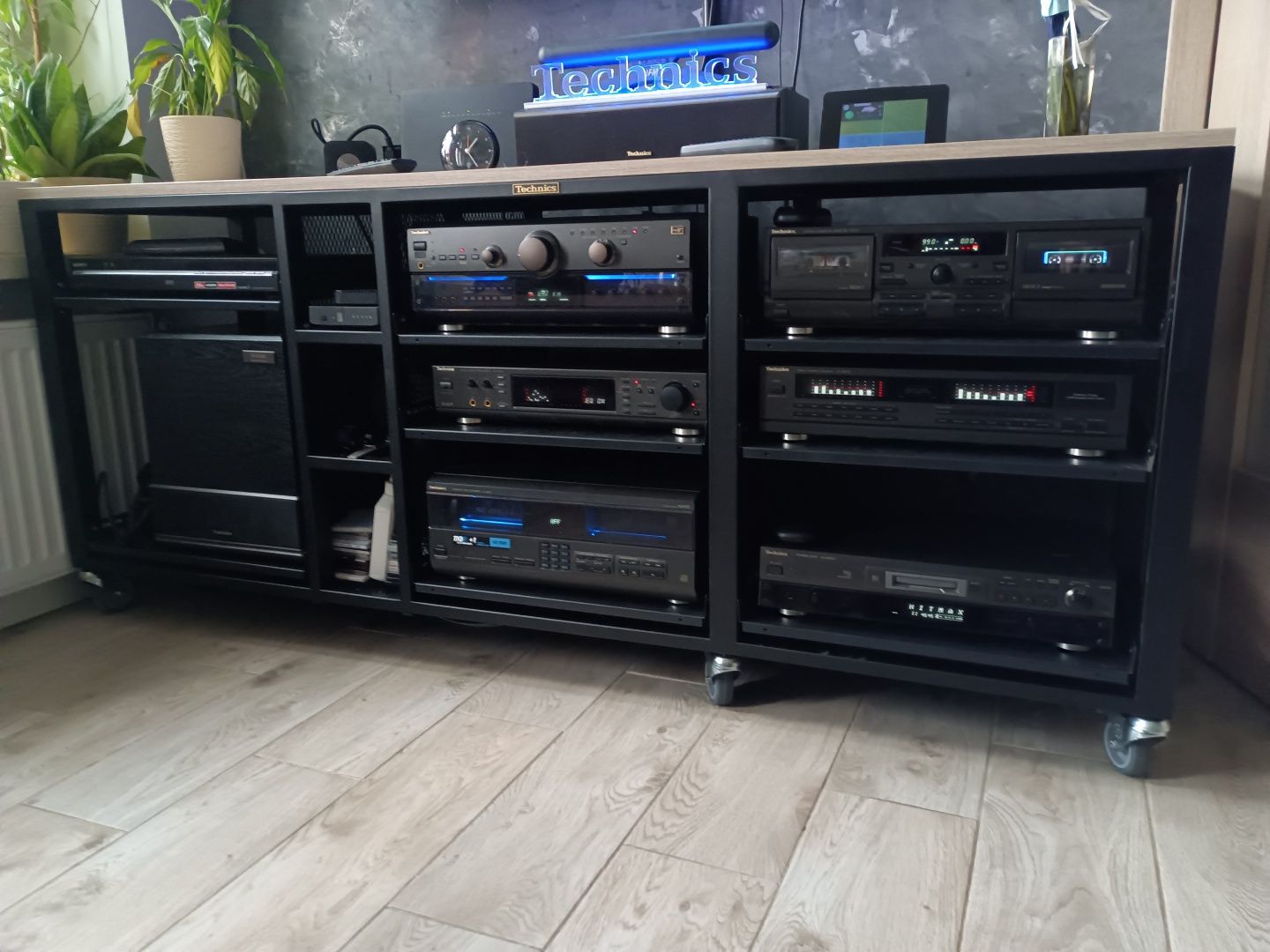 Szafka Rtv audio stolik HiFi z regulowanymi półkami pod sprzęt