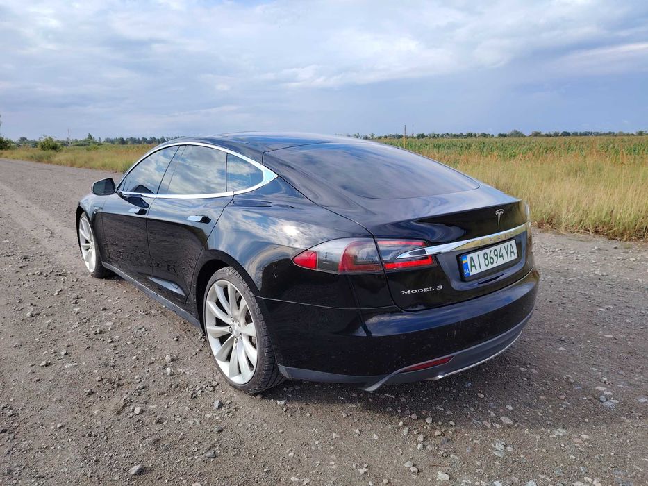 Tesla Model S 2014