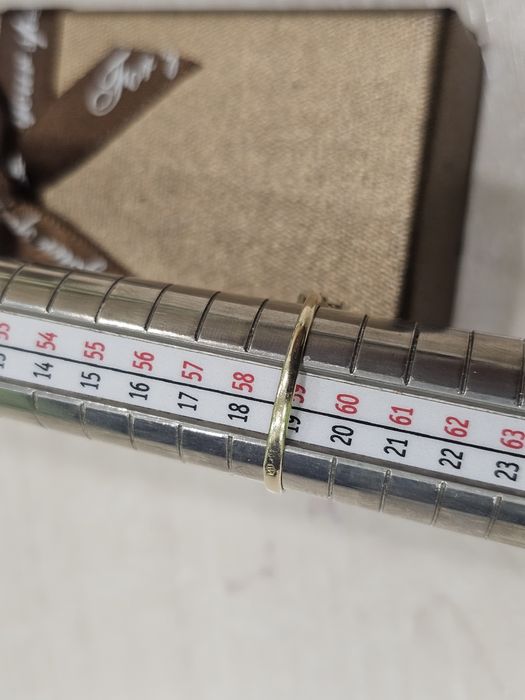 Złoty pierścionek z ONYKSEM MAŁYM PR 585