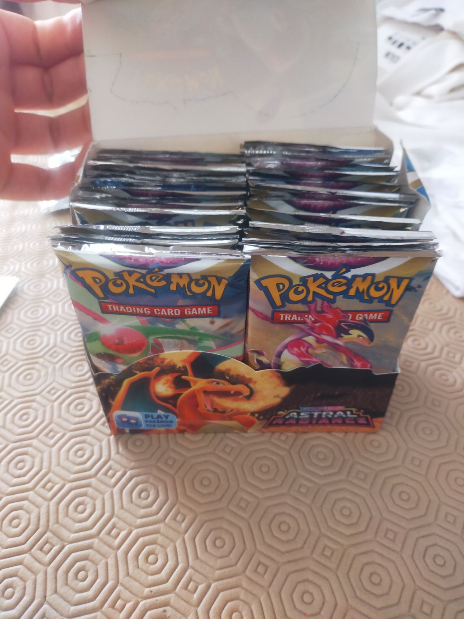 Vendo packs Pokémon Astral Radience muito boa qualidade