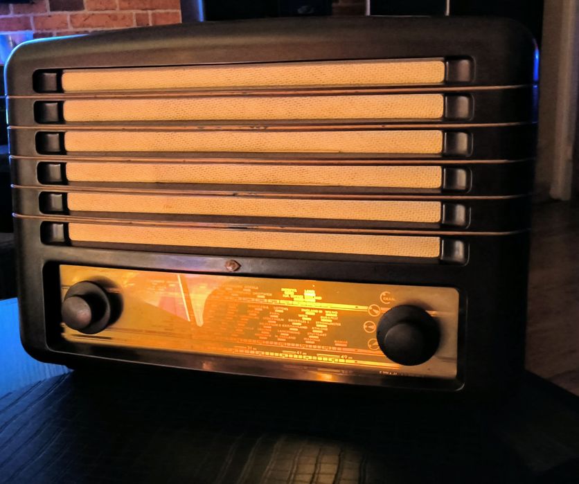 Radio lampowe Siera S234A.
