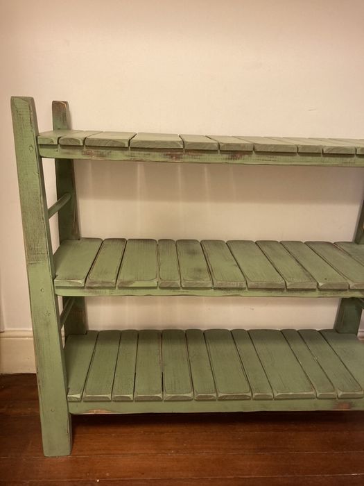 Estante de madeira rústica