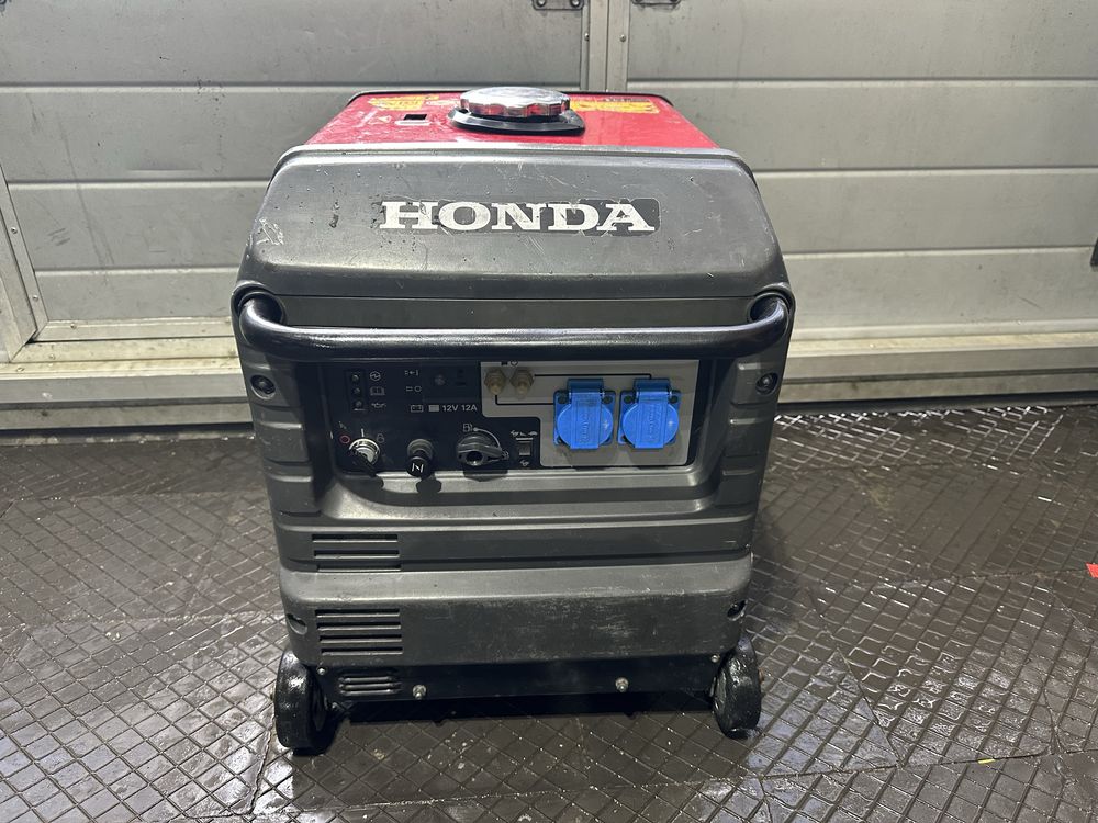 Бензиновий генератор Honda EU30is інверторний