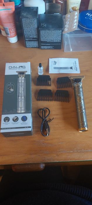 Aparador de Cabelo Daling Modelo DL-129