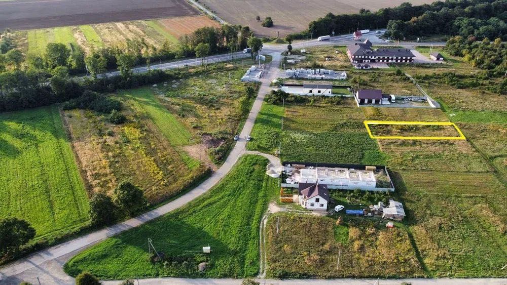 Продається земельна ділянка с.Добряни