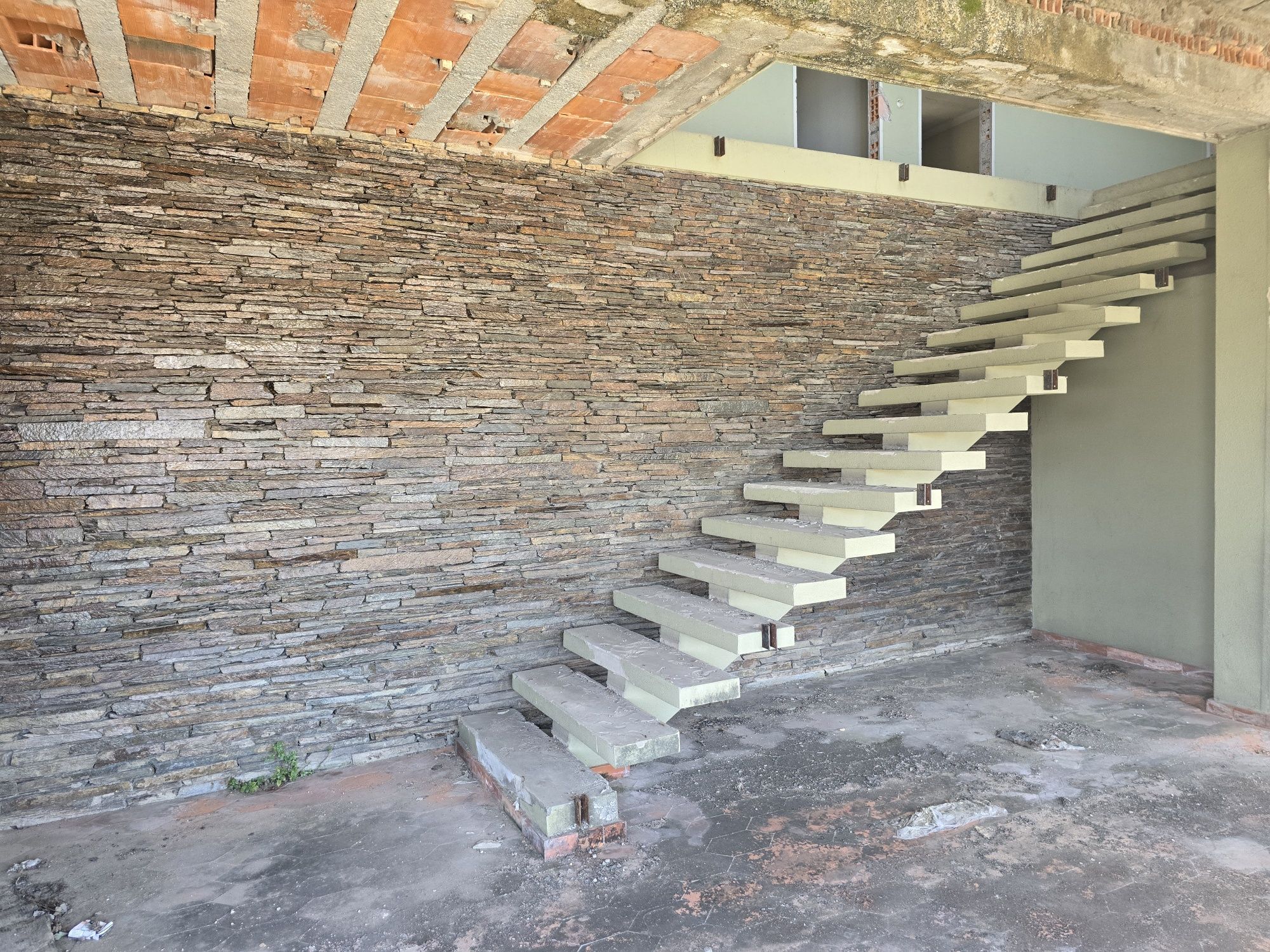 Imovel para comercio com terreno em frente a antiga famel