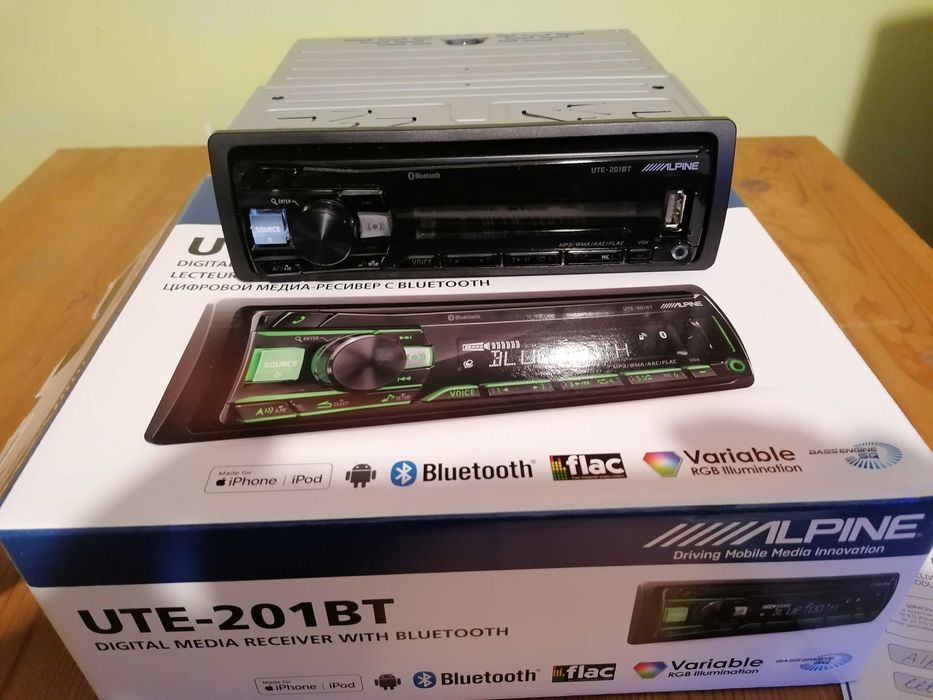Alpine UTE-201BT radio samochoodowe USB AUX BT multikolor