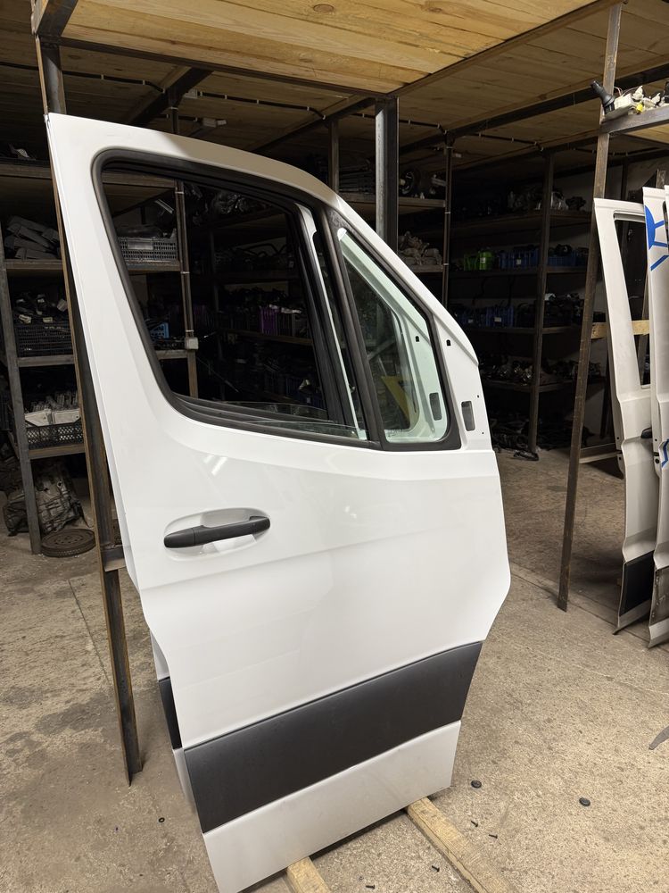Дверка передня біла Mercedes Sprinter 907 Двері праві ліві