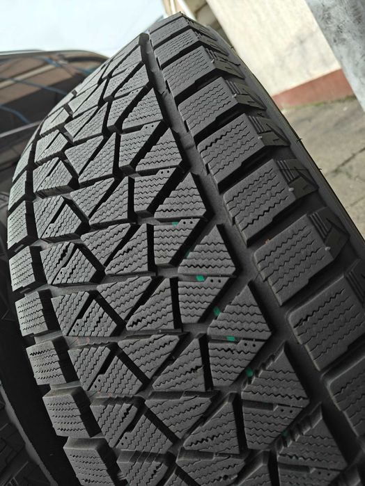 2шт R17 265 65 шини зимові Bridgestone Blizzak DM-V2 як нові 10+мм