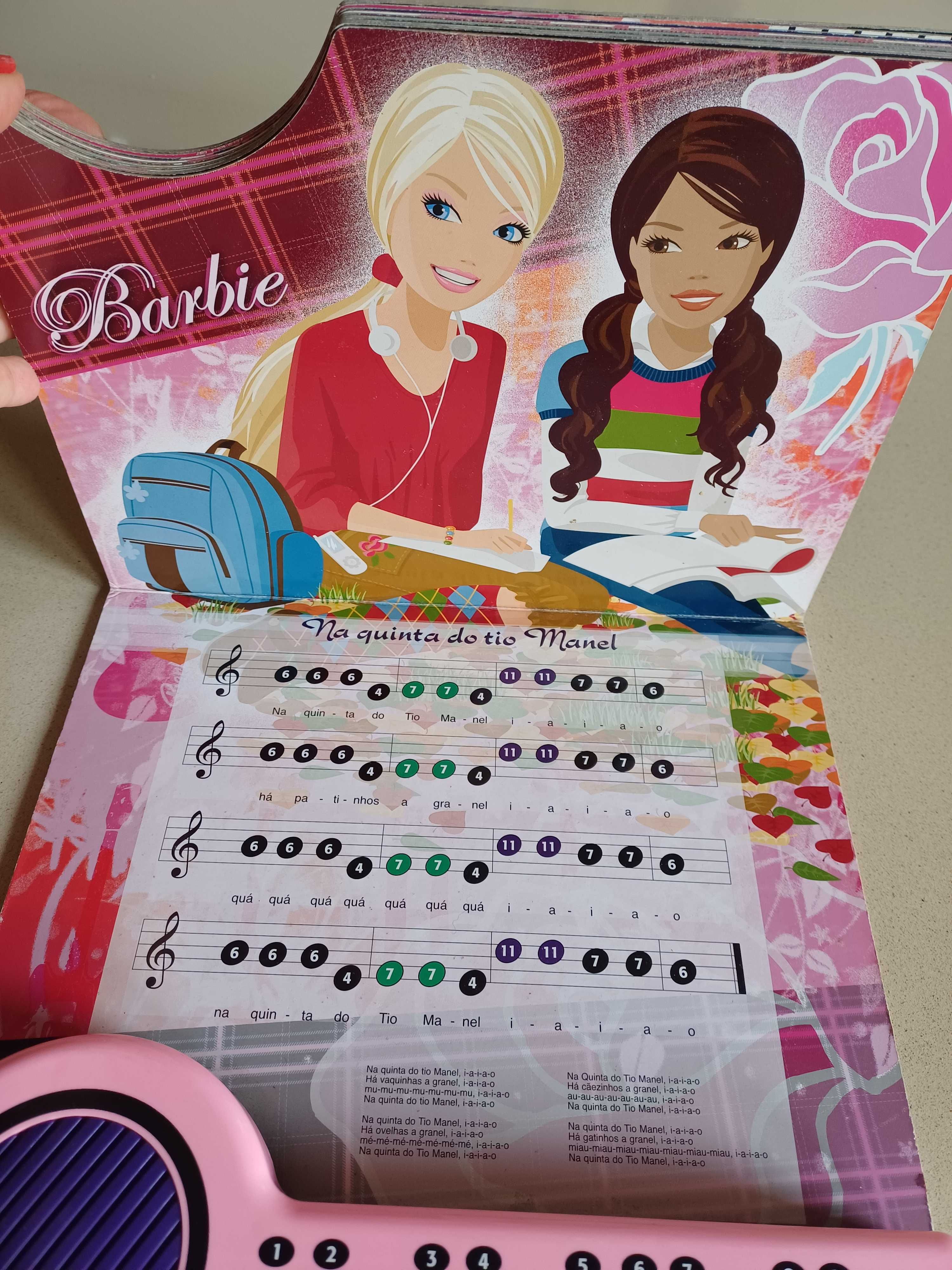 Livro "Toca piano com a Barbie"