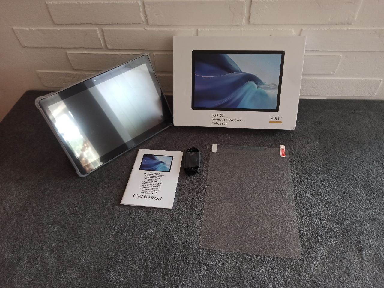 Новий планшет є  з чорним та сірим чохлом Tablet TB-02.  (12GB/128GB)