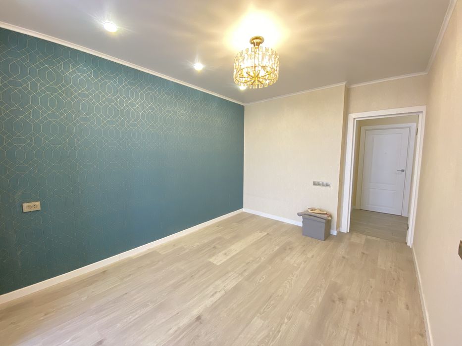 Продам в новобудові 4к квартиру з ремонтом, ЖК Лазурний на Намиві