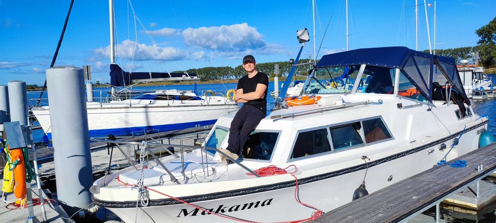 jacht motorowy 27 ft + przyczepa 2 kabiny prysznic wc 2 mocne silniki