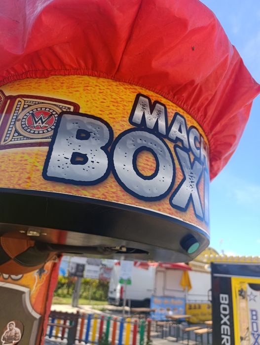 Vendo 2 máquinas soco (Boxe) funcionar a 100%