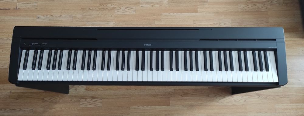 Yamaha P-45 піаніно з педаллю, навушниками, блоком живлення