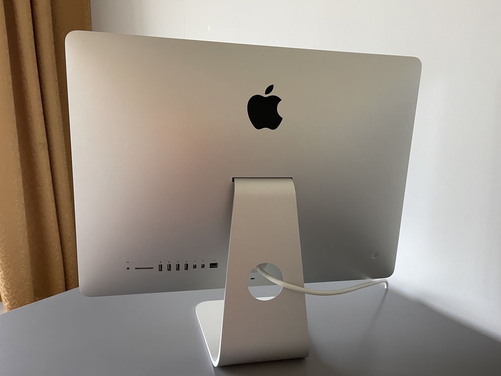 iMac z 21,5-calowym ekranem z podswietleniem LED